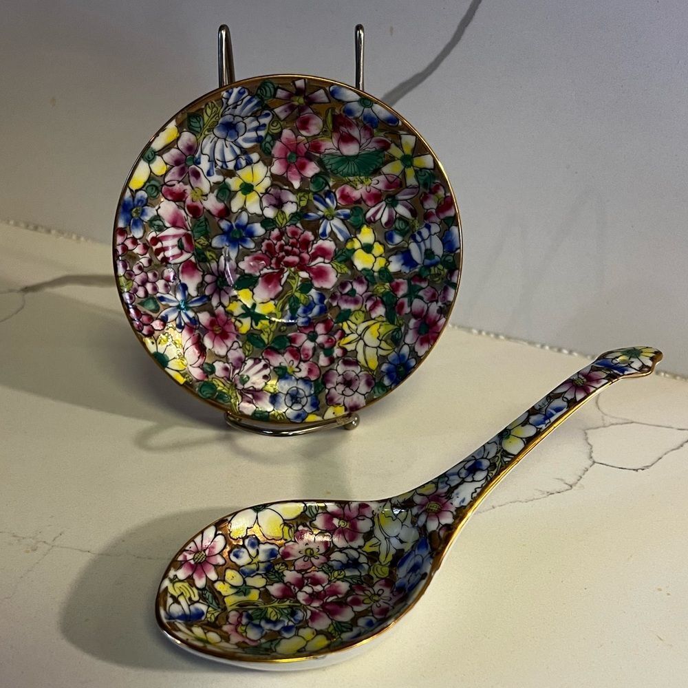 Porcelain Handpainted Thousand Flowers Gold Plate and Spoon